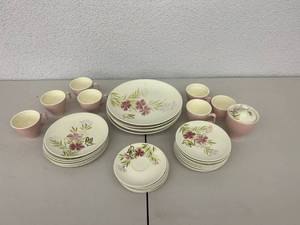lot 320 image: 29 Pieces Red Wing Dinnerware