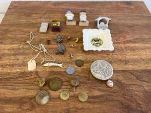lot 351 image: Tokens & Collectibles