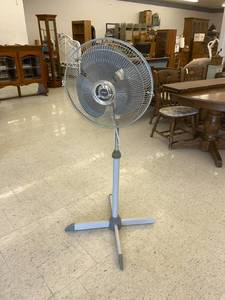 lot 368 image: Fan