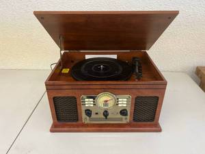 lot 369 image: Vintage Look RadioRecord PlayerCassette Player