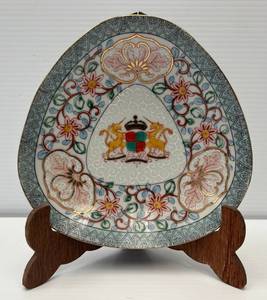 lot 41 image: Antique Japanese Hand Painted 7 14 Dish With Stand