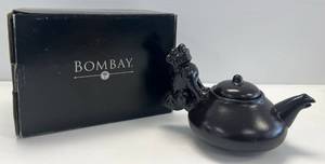 lot 52 image: Bombay Brand Tea Pot With Foo Dog Handle