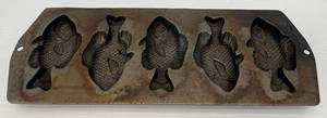 lot 71 image: Vintage Lodge Cast Iron Fish Mold Pan Sunfish
