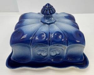 lot 74 image: Vintage Blue And White Square Cheese Plate With Lid 9x 8vx6