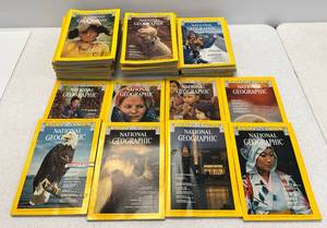 lot 81 image: Vintage 1970s National Geographic Magazines