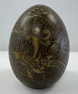 lot 84 image: Vintage Bombay Pottery Egg 5 14 x 3 34