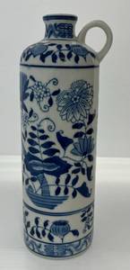 lot 100 image: Vintage Japanese Blue And White Oriental Floral Themed Picher 10 12 x 3 12