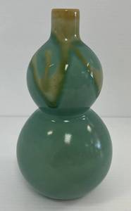 lot 101 image: Vintage Celadon Gourd Vase 8 14 x 4 12