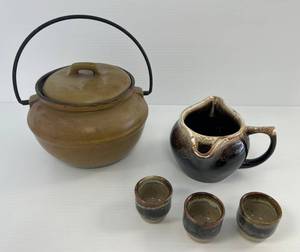 lot 105 image: Vintage Pottery Group Includes Calif. Ware And More