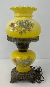 lot 126 image: Vintage Hurricane Table Lamp With Floral Design (Works) 17 Tall