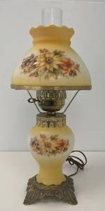 lot 128 image: Vintage Hurricane Table Lamp With Floral Design (Works) 19 Tall