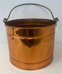 lot 142 image: Large Solid Copper Bucket With Brass Harware & Handle 14 12 x 11 12T