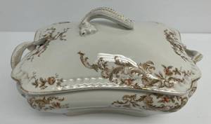 lot 157 image: Vintage John Maddock & Sons England Royal Vitreous Serving Bowl With Lid