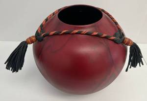 lot 159 image: Lagre Vintage Blood Red Vase 13 zx 13 (No Chips Or Cracks)