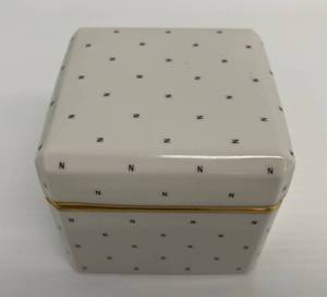 lot 173 image: Vintage Norell Signature (N) Porcelain Trinket Box With Lid 3 12 x 4 x 4 (No Chips Or Cracks)