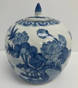 lot 176 image: Vintage Chinese Porcelain Floral Design Pot With Lid 10 12 x 9 (No Chips Or Cracks)