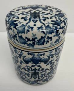 lot 182 image: Vintage Oriental Porcelain Tea Jar With Lid 7 14 x 5 (No Chips Or Cracks)
