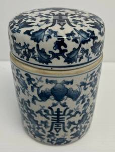lot 185 image: Vintage Oriental Porcelain Tea Jar With Lid 7 14 x 5 (No Chips Or Cracks)