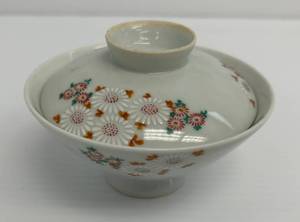 lot 191 image: Antique Japanese Porcelain Bowl With Lid Foral Design 4 12 x 3  (No Chips Or Cracks)
