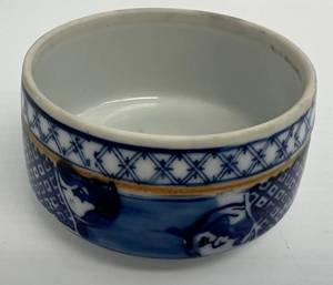 lot 199 image: Small Ornate Antique Japanese Porcelain Bowl With Makers Marks  3 12 x 2 (No Chips Or Cracks)