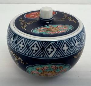 lot 201 image: Antique Hand Painted Ceramic Bowl With Lid Oriental Design 3 x 2  (No Chips Or Cracks)