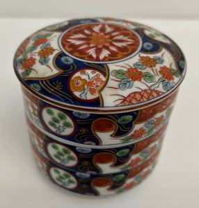 lot 202 image: Antique Kozan Gama Japanese Round Stacking 3 Tier Trinket Box 3 14 x 3 14  (No Chips Or Cracks)