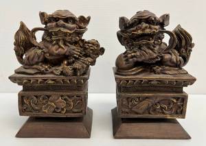 lot 204 image: Bombay Company Foo Dog Book Ends 9 x 6 12 x 4  (No Chips Or Cracks)