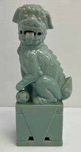 lot 207 image: Vintage Ceramic Asian Lion Statue 12 x 5 x 3 (No Chips Or Cracks)