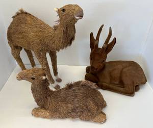 lot 234 image: Two Vintage Straw Made Camels 1 19 x 19 1 10 12 x 14 And 1 Vintage Large Flock Deer 14 x 15