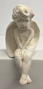 lot 239 image: Vintage Plaster Yard Ornament Sitting Cherub 11