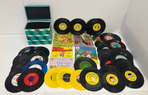 Group Of Vintage 45 Albums Including Some Disney, Woody Woodpecker And More