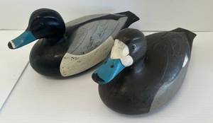 Pair Of Male And Female Blue Bill Hard Plastic Decoys (D-9 Victor Made By Woodstream)