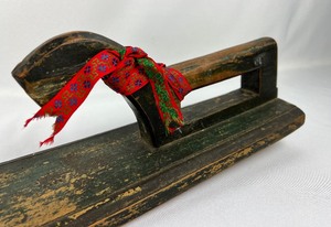 lot 16 image: Antique Wooden Scandinavian Mangle Board