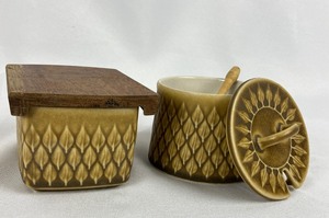 lot 54 image: Fabulous Vintage Danish Stoneware RELIEF Serving Pieces - Nissen Kronjyden