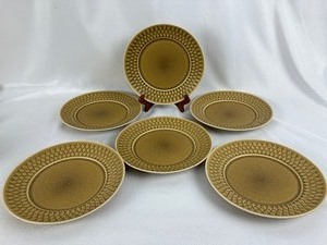 lot 50 image: Fabulous Vintage Danish Stoneware RELIEF Tableware - Nissen Kronjyden- Bing & Grondahl