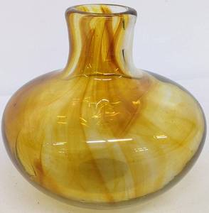 lot 39 image: ROBERT BARBER 1973 Amber Swirl Art Glass Vase - Signed- Pre Fenton