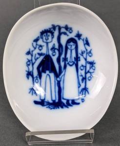 lot 60 image: 3 Porsgrund Norway Old Story Snack Dishes in Original Box - Adam and Eve in Cobalt Blue