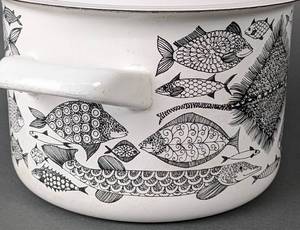 lot 43 image: RARE Vintage Finel Arabia NEPTUNE Enamelware Stock Pot with Lid - Finnish Fish Theme