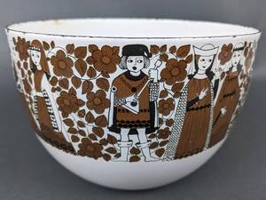 lot 42 image: MCM Arabia FINEL KAJ FRANCK White Knights Maidens Enamelware Bowl- RARE