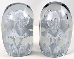 lot 83 image: Pair of Vintage St. Clair Blown Art Glass Trumpet Flower Paperweight Bookends