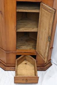 lot 32 image: Antique Knotty Pine Corner Cabinet