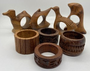 lot 109 image: 8 Vintage Wooden Napkin Rings - 4 Animals & 4 Carved Rings