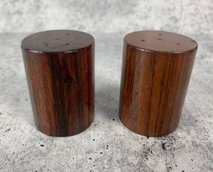lot 132 image: Unique Vintage Salt & Pepper ShakersGrinders