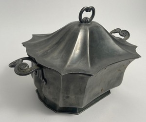 lot 151 image: Antique Pewter Covered Soup Tureen