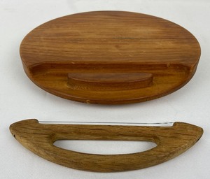 lot 154 image: Vintage Dansk Designs Denmark IHQ Teak Wood Cheese Board