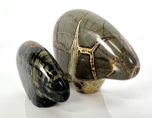 lot 142 image: Two Vintage Carved Septarian Stone Zuni Bear Fetishes