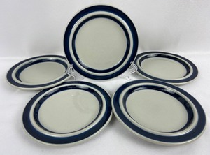 lot 158 image: Vintage Arabia Finland Dishes - 7 Matching Pieces  3 Cups