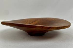 lot 186 image: Mid Century Signed BOB STOCKSDALE Stunning Hand Turned Almond Wood Bowl