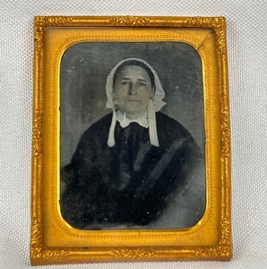 lot 212 image: Antique Daguerreotype Pocket Portrait - 1800s