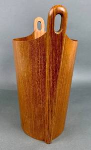 lot 7 image: Danish Modern Einar Barns for PS Heggen Teak Waste Paper Bin- Mid Century